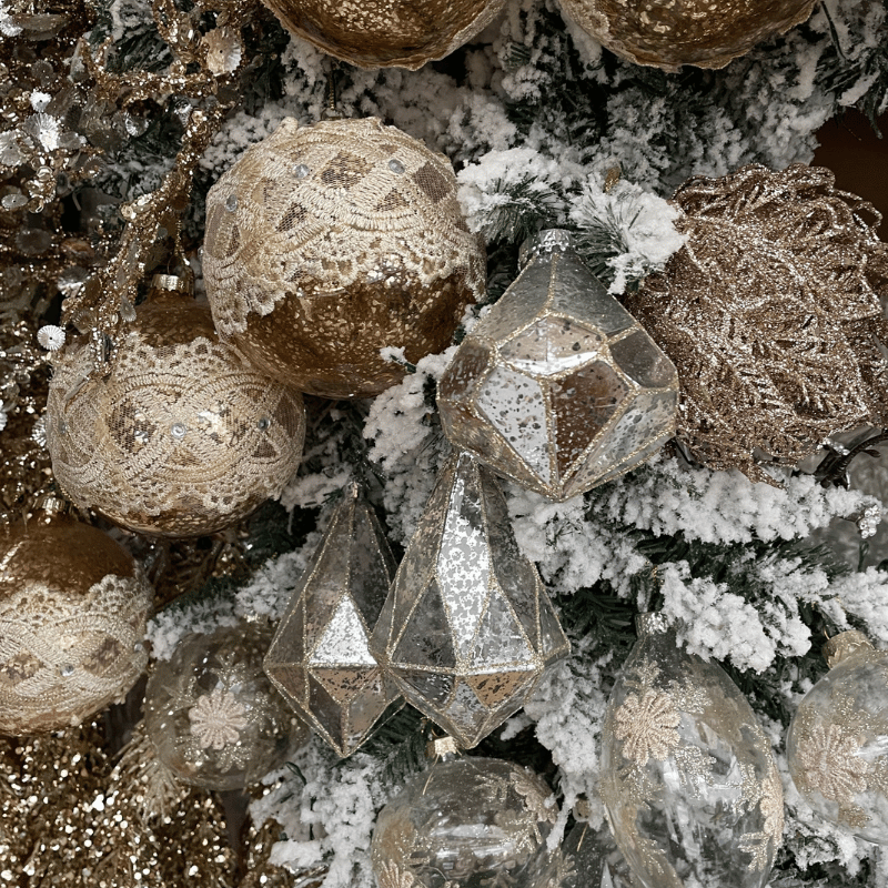 detail afbeelding kerstornamenten Goodwill in naturel nude tint